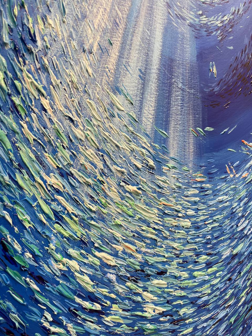 a large school of fish swimming in the ocean